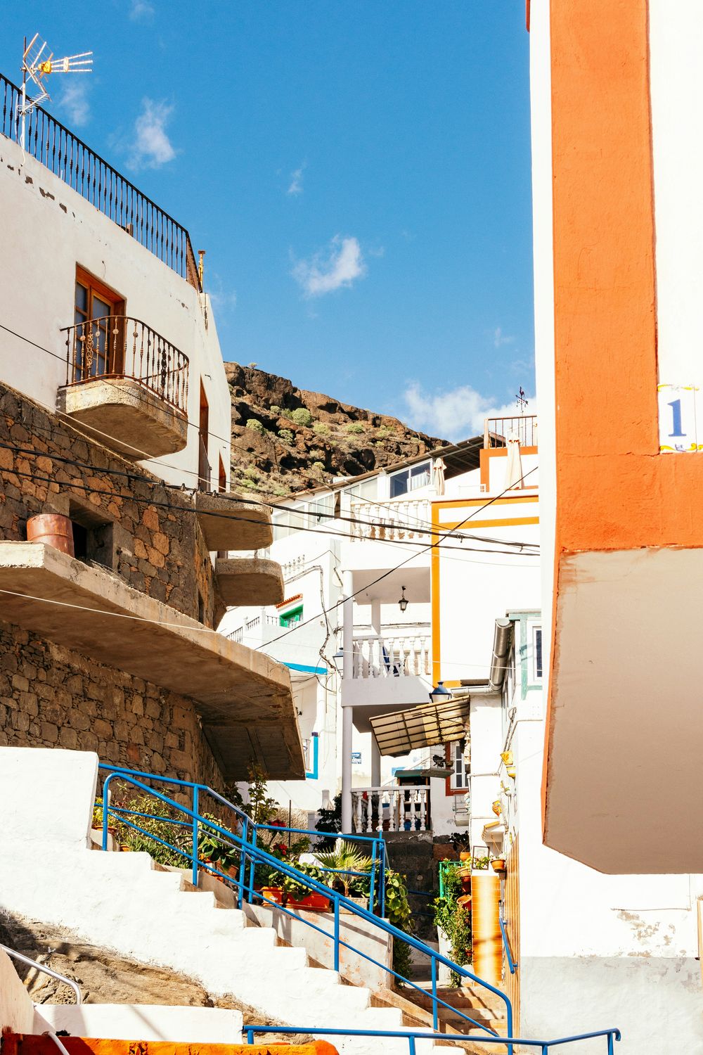 Casas blancas y puerto de Mogán